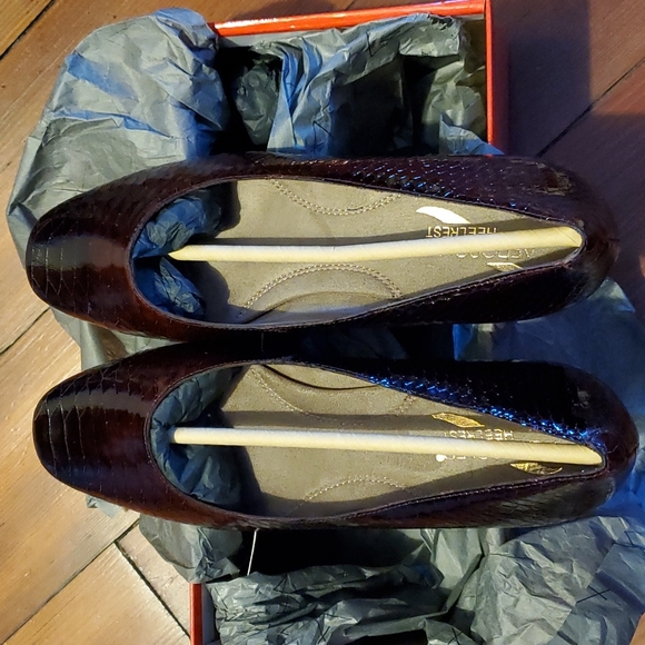 Aerosoles Subway leather reptile print slip on. Sz 9M - Picture 2 of 8